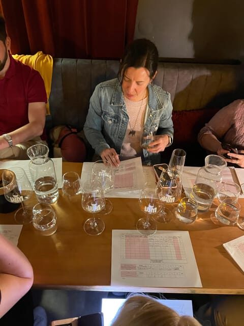 6-Tier Hungarian Wine Tasting at a Cozy Community Table - Key things that make this tasting work