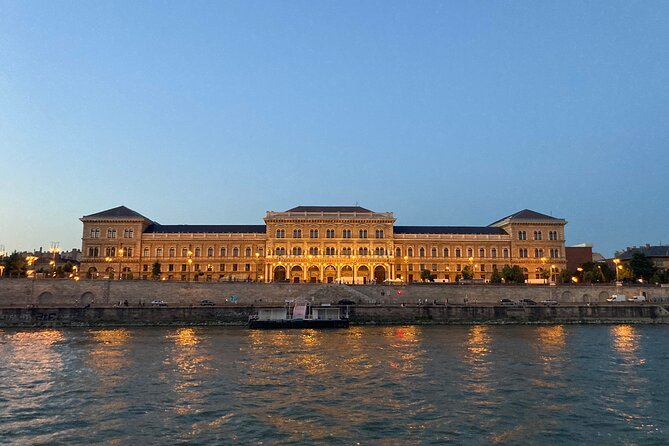 8-hour private Budapest city tour by car / minivan - Danube icons: Chain Bridge, Shoes memorial, Margit Bridge, and Zero Kilometre