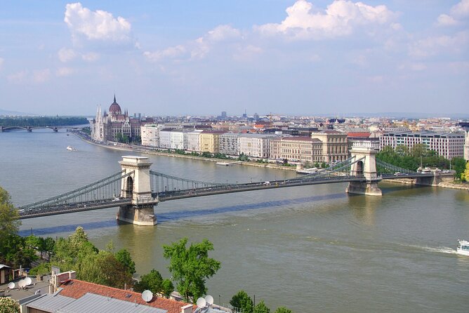 Accessible Budapest Tour - Fisherman’s Bastion and Matthias Church: beautiful stops with access limits