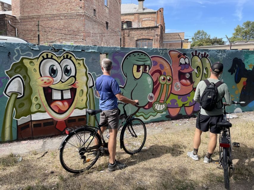 Alternative Bike tour: Graffiti Wall and Peace - Margaret Island and the Riversidе Picnic Break