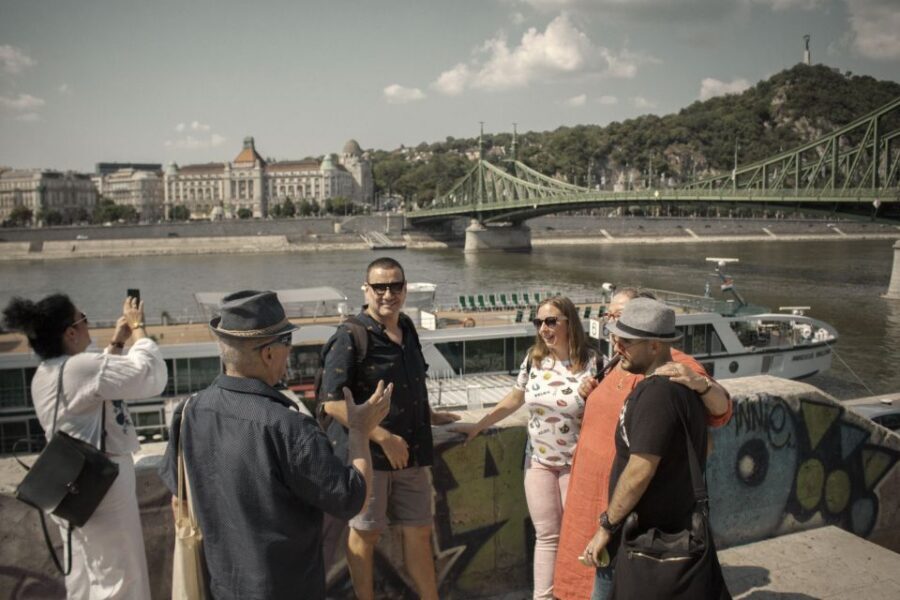 Art Nouveau Tour in Budapest: 3-Hour Private Tour - Pickup in Budapest: how to make meeting point issues less likely