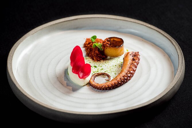 Audio visual multi-sensory chefs journey dinner experience - Entering the Uncensored Room in Budapest: a meal that starts like a secret
