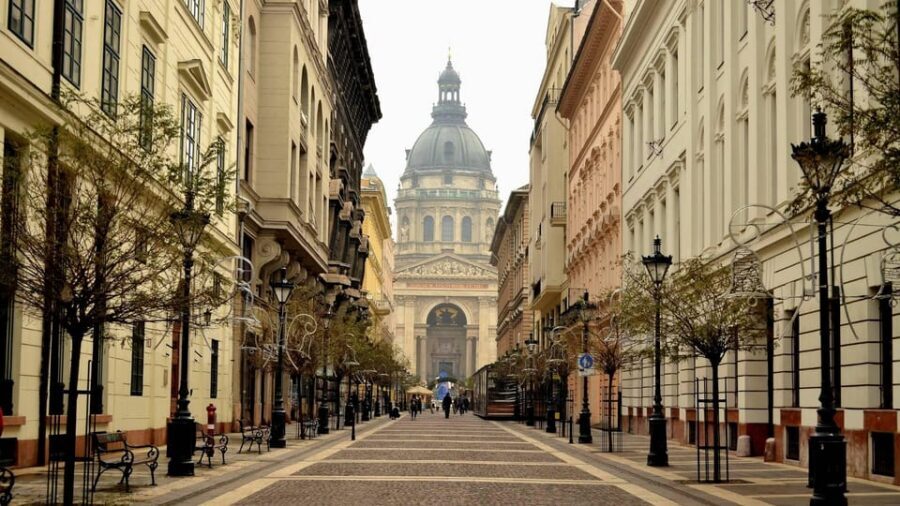 Best of Budapest: Private Walking Tour with a Local - Central Market Hall: When Budapest Food Culture Hits the Street