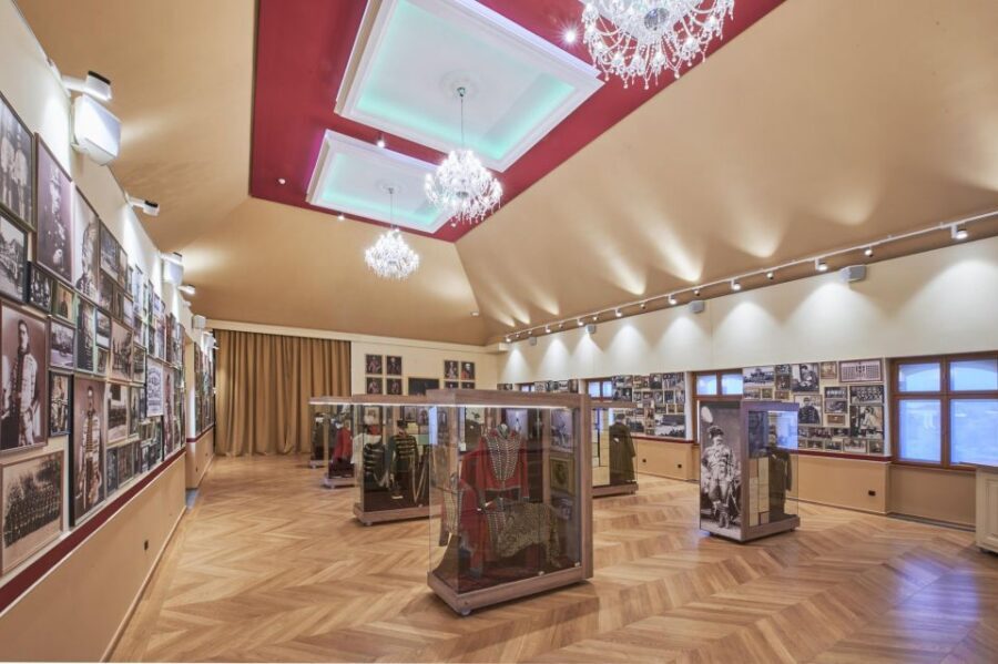 Buda Castle: Hungarian Delicacies & Historical Exhibition - Timing for a smooth 1 pm to 4 pm visit window