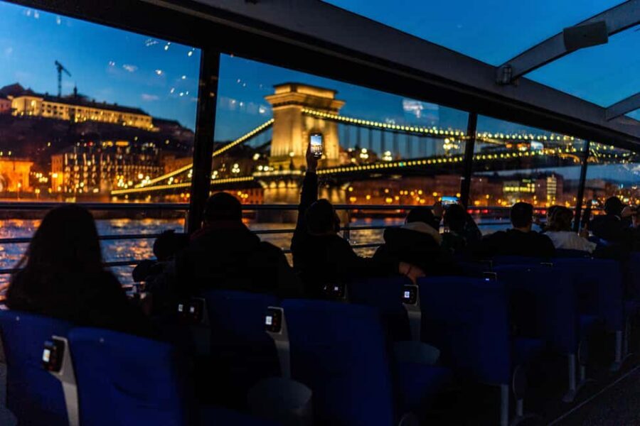 Budapest: 1-Hour Evening Sightseeing Cruise with Drink - Chain Bridge from the River: your first big view