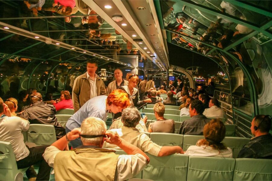 Budapest: 1-Hour Evening Sightseeing Cruise with Drink - The drink and the onboard experience: small details that matter