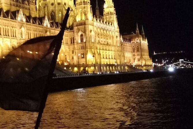 Budapest: 1-Hour Highlights Cruise with Welcome Drink - Meeting Point at Portum Lines Dock 42: Go Early, Walk Smart