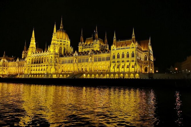 Budapest: 1-Hour Highlights Cruise with Welcome Drink - Top-Deck Seating: Beat the Crowds and Watch for Obstructions
