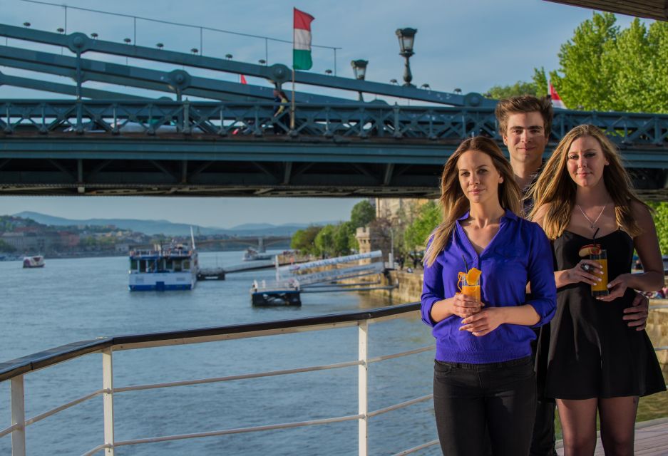Budapest: 1 hr Sunshine Booze Cruise with Prosecco - Budget Value: Is $16 Good for This Kind of Cruise?