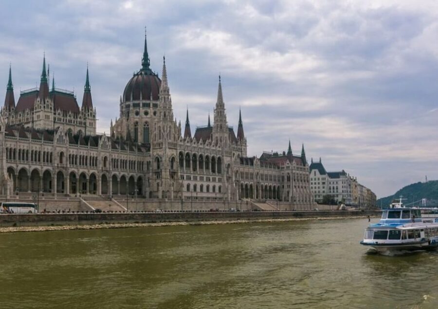 Budapest: 3-hour City Tour with Castle Walk + 1-hour Cruise - Who should book this, and who should skip it