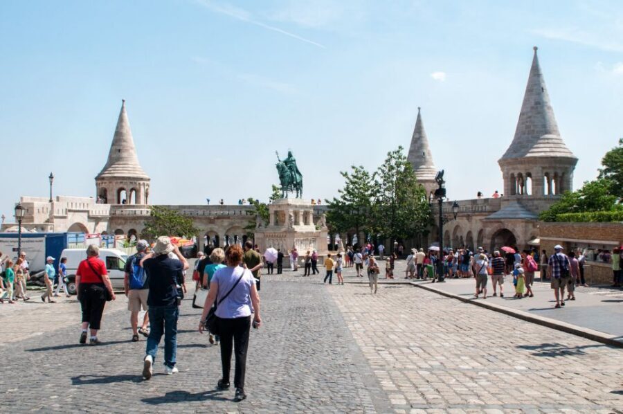 Budapest: 3-Hour Live Guided Sightseeing Tour - Key highlights worth your attention
