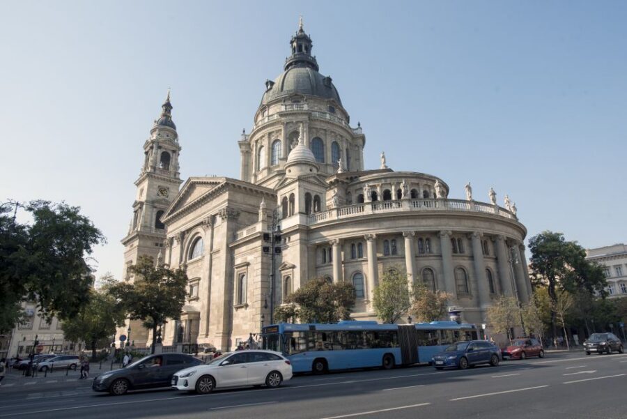 Budapest: 3-Hour Live Guided Sightseeing Tour - Price and value: what $35 buys in three hours