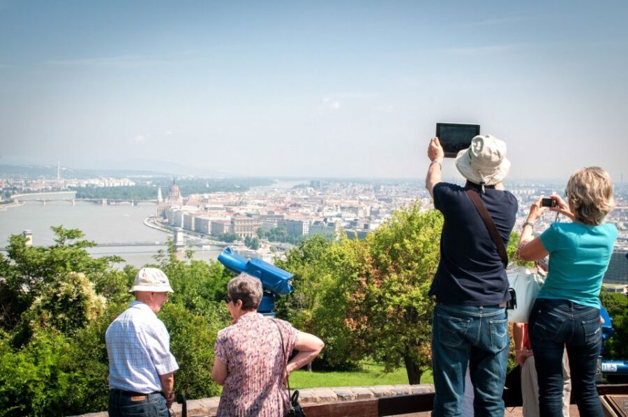 Budapest: 3-Hour Live Guided Sightseeing Tour - Heroes’ Square: national story in stone