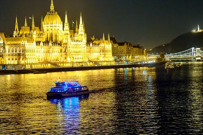 Budapest 4 course Dinner Cruise with Bar Piano and Welcome Drink - The 4-course dinner: good enough for a cruise, with a few temperature and taste bumps