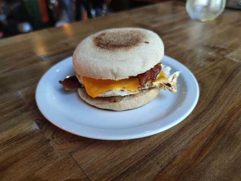 Budapest: 4-hour Bottomless Brunch w/ Cocktails & Craft Beer - Arriving at Ruin Brew: A Brewpub That Feels Like a Scene
