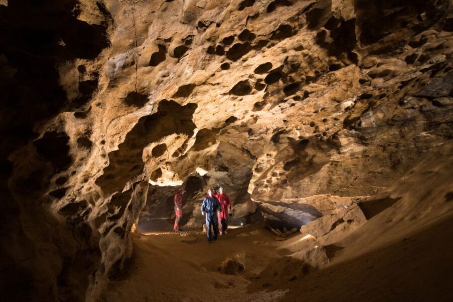 Budapest: Adventure Caving Tour with Guide - Your 3-hour plan: prep, then 2.5 hours of climbing and crawling