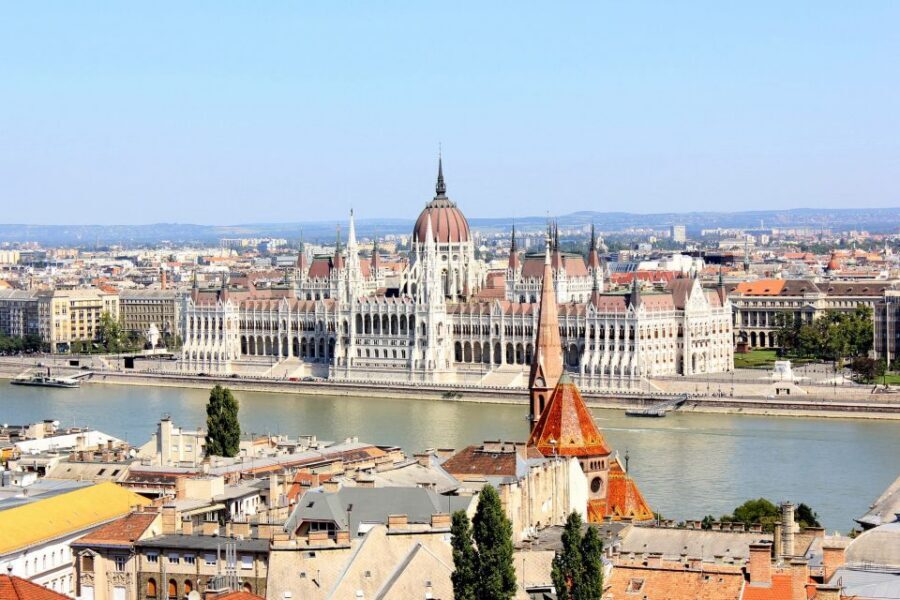 Budapest: All in One Walking Tour with Strudel House Stop - Szechenyi Bath House: a quick culture lesson, no long detour