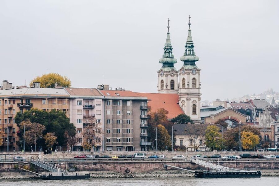 Budapest: Alternative Street Art & Jewish Tour - The Neighborhood Feel: Old Remnants, Modern Night Out, and Local Tips