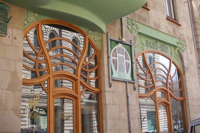 Budapest Art Nouveau Walking Tour - How the guide turns buildings into a story you can remember