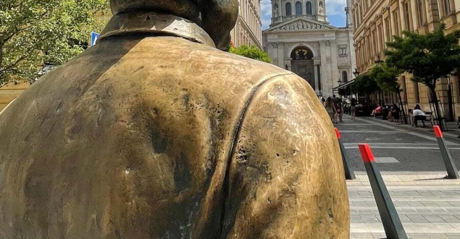 Budapest: Assist the Authorities Outdoor Escape Room Game - Starting near St. Stephen’s Basilica: where the case begins