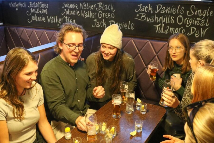 Budapest: Bar Crawl Tour with Local Drinks - Key highlights worth your attention