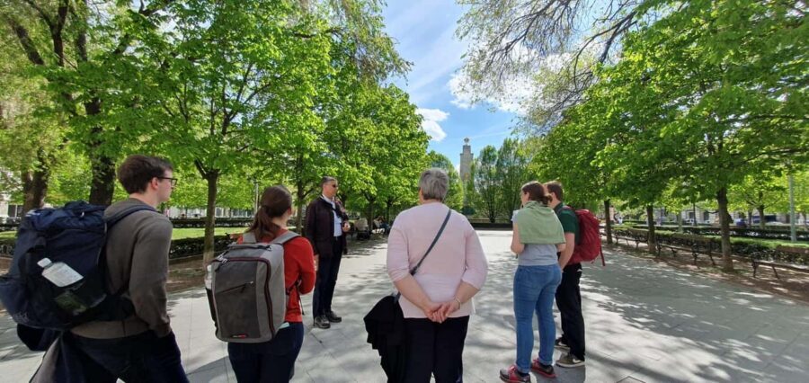 Budapest: Best of Downtown and Jewish Quarter Tour - Hungarian Parliament Building: The Photo Stop That Sets the Tone