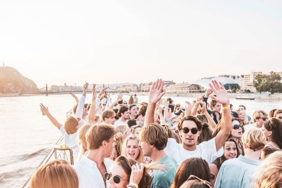 Budapest: Boat Party with option of Unlimited Drinks - The 5–6 Hour Flow: How the Night Is Structured