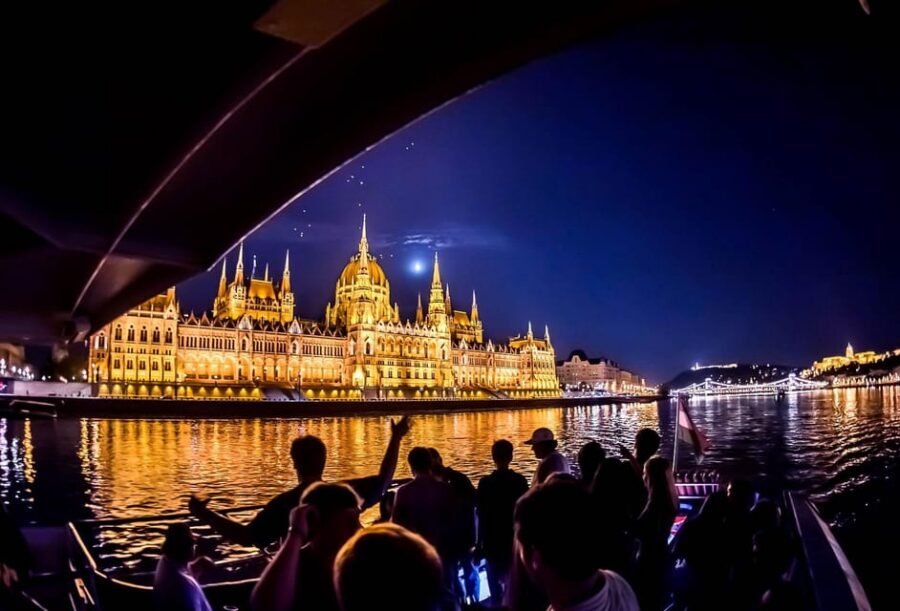 Budapest: Boat Party with option of Unlimited Drinks - After-Party at a Downtown Club With Skip-the-Line Entry