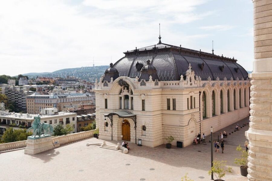 Budapest: Buda Castle Walking Tour & Folk Music Performance - Matthias Church and Fisherman’s Bastion: two must-sees, one guided lens