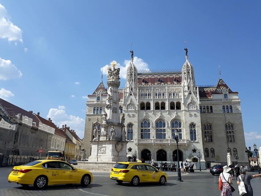 Budapest: Buda Castle Walking Tour & Folk Music Performance - Tárnok Street: the “architectural time machine” stretch