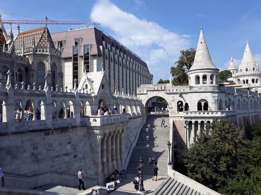 Budapest: Buda Castle Walking Tour & Folk Music Performance - Starting at Szentháromság Square: the Maggino meeting moment