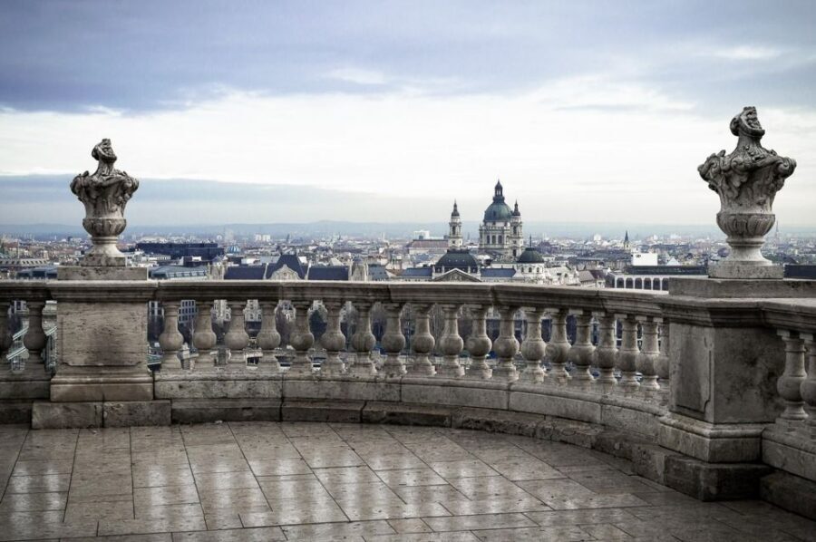 Budapest: Buda Castle Walking Tour in German - Matthias Church: Gothic splendor with a guide’s context
