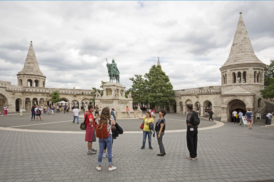 Budapest: Castle District Walk with Matthias Church Entry - Tóth Árpád Promenade and Sándor Palace: Everyday Street Life With Royal Surroundings
