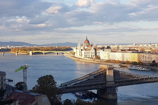 Budapest Castle District Walking Tour - What makes the guide style matter here