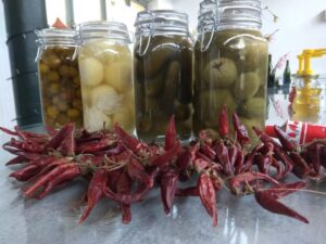 Budapest: Central Market Hall Guided Food Tour with Tastings - A quick walk through the market: how the tastings work