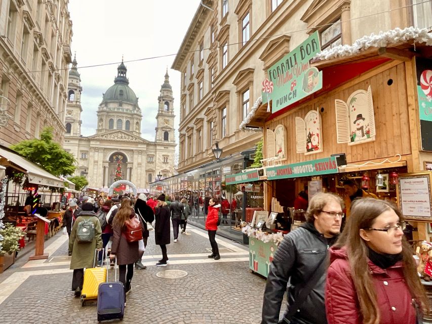 Budapest: Christmas Market Guided Walking Tour with Tastings - Architecture and walking context on a tight schedule