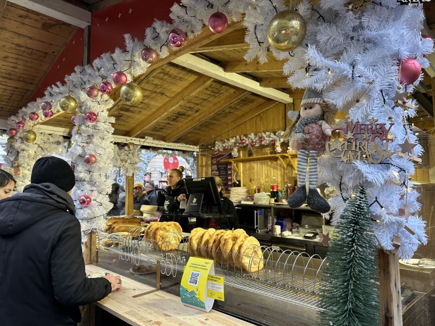 Budapest: Christmas Market Guided Walking Tour with Tastings - How the guide turns stalls into stories