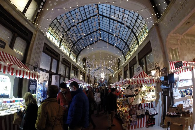 Budapest Christmas Walking Tour & Entry to St Stephen's Basilica - Wrapping up near the central Christmas market: how to extend the evening
