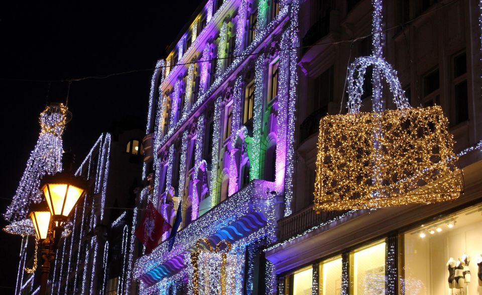 Budapest Christmas Walking Tour w Entry to Basilica - Danube Corso: Buda Castle and Matthias Church from the right angle