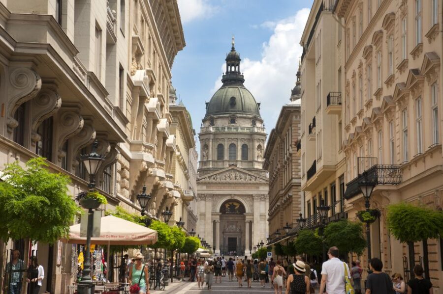 Budapest: City Center Walking Tour - Duna Corso promenade: Danube views and bridge spotting