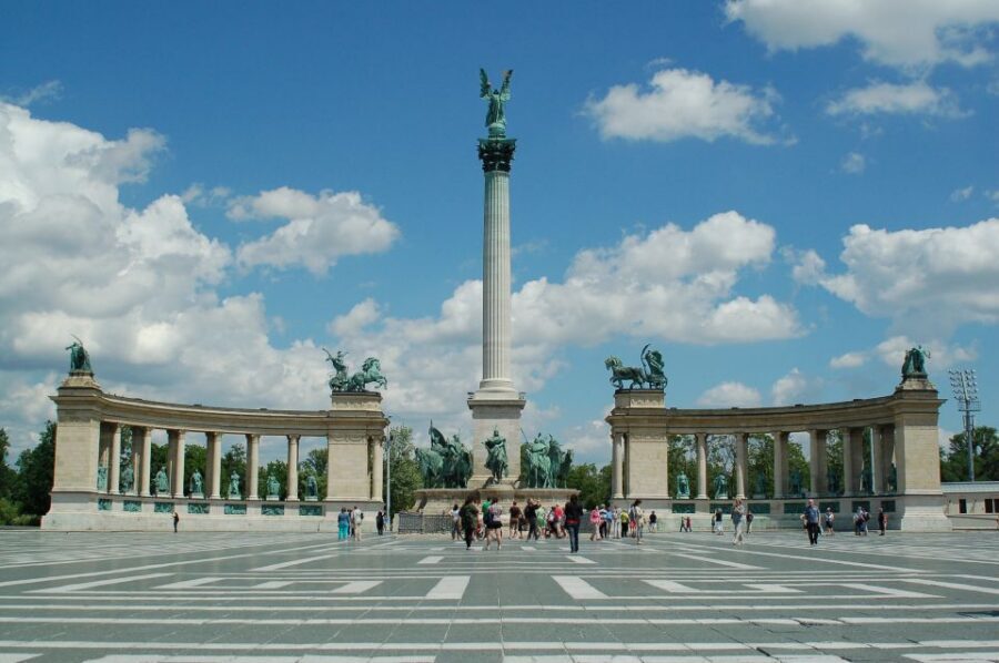 Budapest: City Discovery Tour - How the tour balances bus time and walking time
