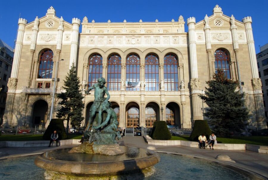 Budapest: City Discovery Tour - Price and value: what $49 buys in 3 hours
