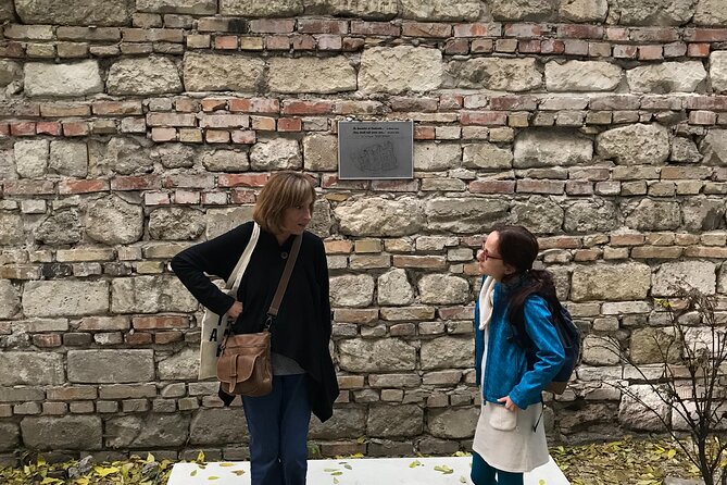 Budapest City Walk in Jewish Quarter - Stumbling Stones and Shoes on the Danube