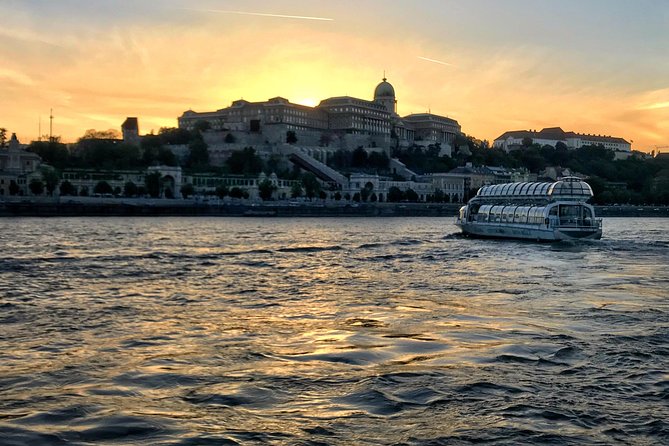 Budapest Danube River Candlelit Dinner Cruise with Live Music - Welcome drink and bar reality: what’s included vs. extra