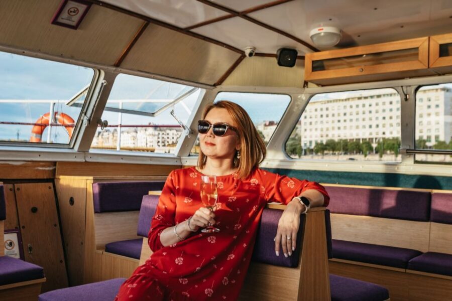 Budapest: Danube River City Lights Express Cruise - Onboard Comfort, Crowd Levels, and How to Not Get Grumpy
