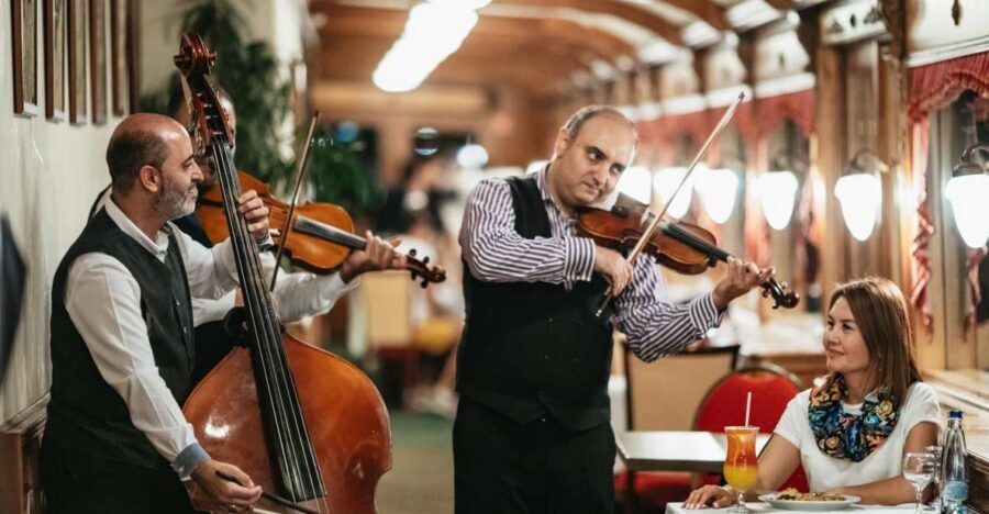 Budapest: Danube River Cruise with Dinner and Prosecco - Food on board: goulash soup, fresh lángos, and buffet dinner options