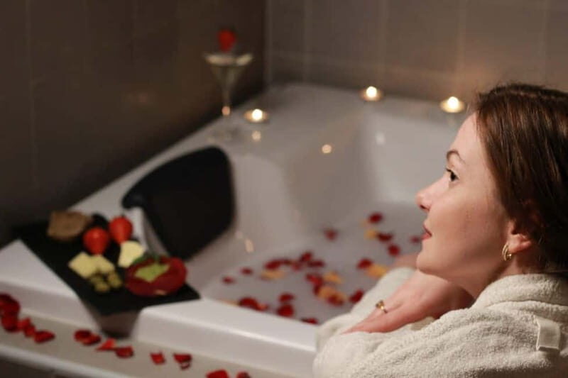 BUDAPEST, Day Spa : Couples Massage with Roses Bubble Bath - Getting started at FD - Fashion & Day Spa in central Budapest