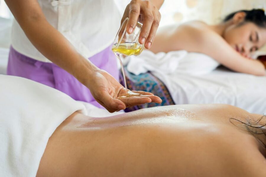 BUDAPEST, Day Spa : Couples Massage with Roses Bubble Bath - Price and logistics: is $422 per group good value?
