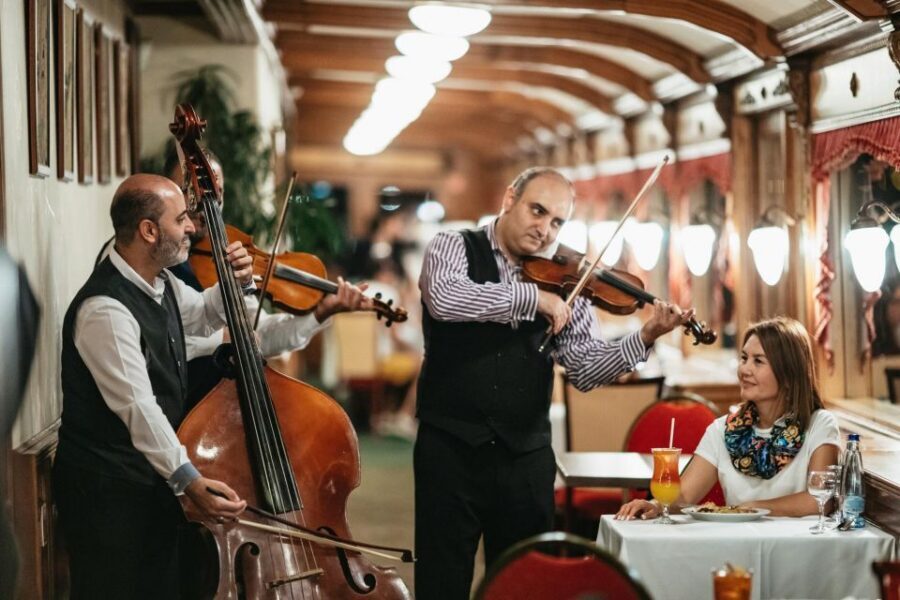 Budapest: Dinner Cruise with Live Music and Folk Dance Show - Food-first pacing: how to eat without missing the performance
