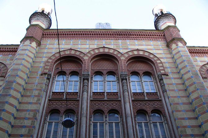 Budapest Dohany, Heroes', Rumbach synagogues & Jewish Ghetto Tour - Carl Lutz Memorial and the human scale of rescue